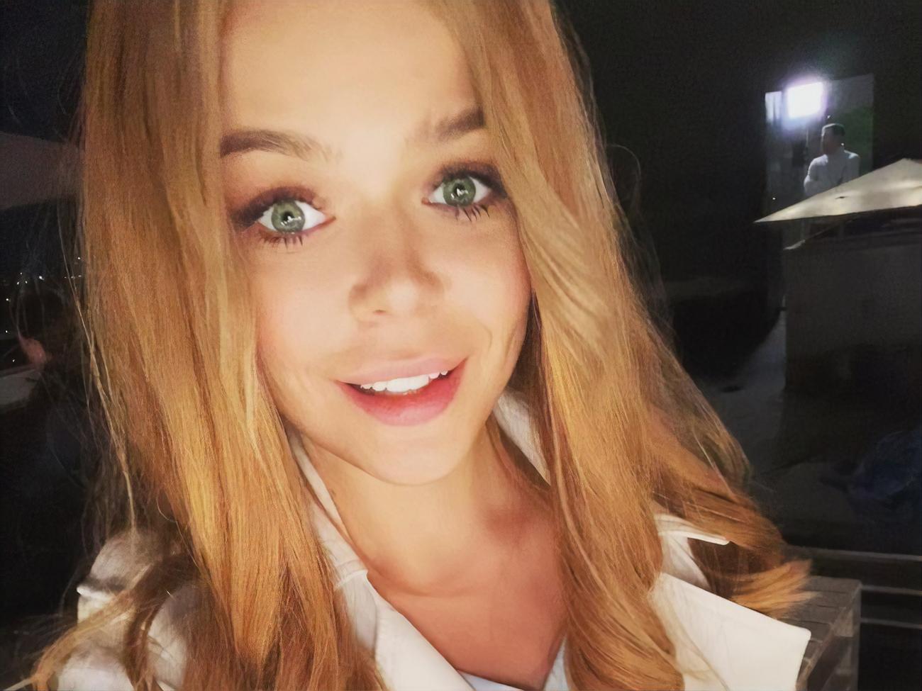 Grosu стала відомою після того, як у шестирічному віці виконала пісню "Бджілка"