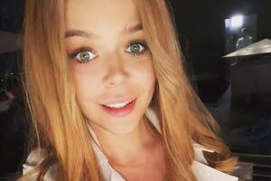 Grosu стала відомою після того, як у шестирічному віці виконала пісню "Бджілка"