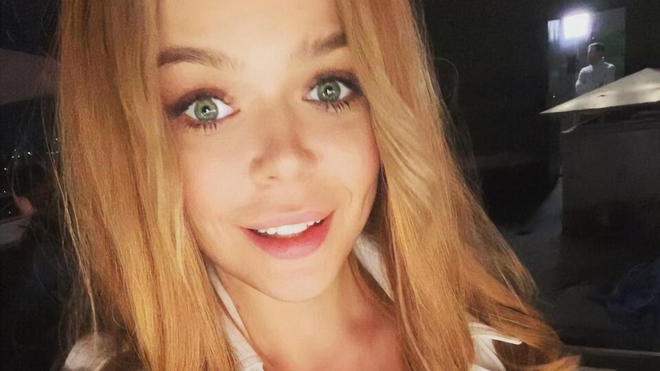 Grosu стала відомою після того, як у шестирічному віці виконала пісню "Бджілка"