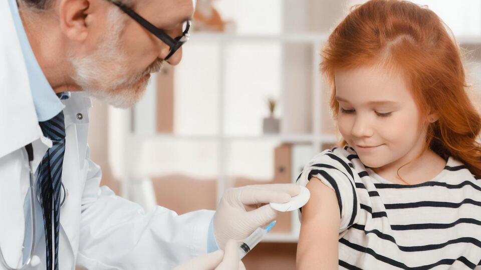 Pfizer розпочне проведення клінічних випробувань вакцини проти COVID-19 на підлітках