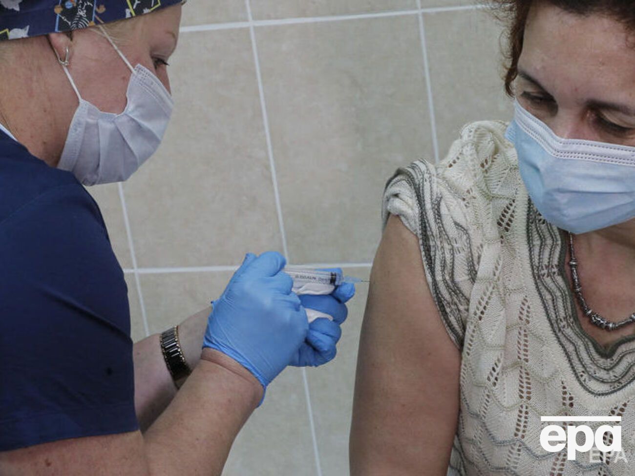 В России уже прививают людей от коронавируса