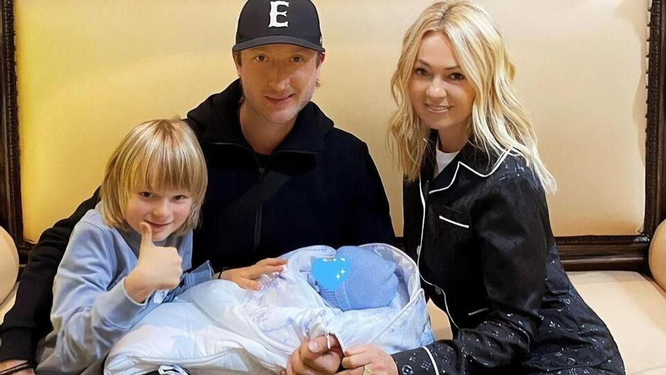 Появление младшего сына в семье Рудковской и Плющенко стало неожиданностью для звезд российского шоу-бизнеса