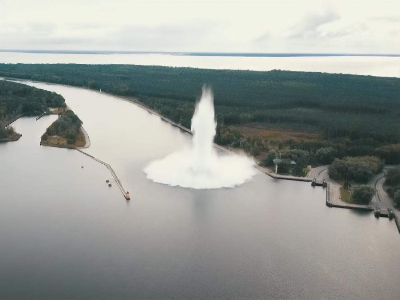 Водолазов вывели из опасной зоны до взрыва
