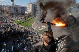 Националисты провели в Киеве марш по случаю Дня защитника Украины и годовщины УПА. Фоторепортаж