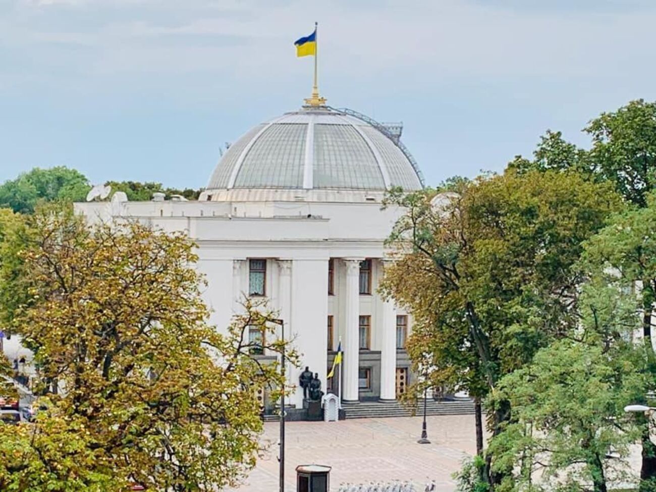 COVID-19 болеет или уже переболело&nbsp;около 90 народных депутатов и около 20&ndash;30&nbsp;сотрудников аппарата Рады