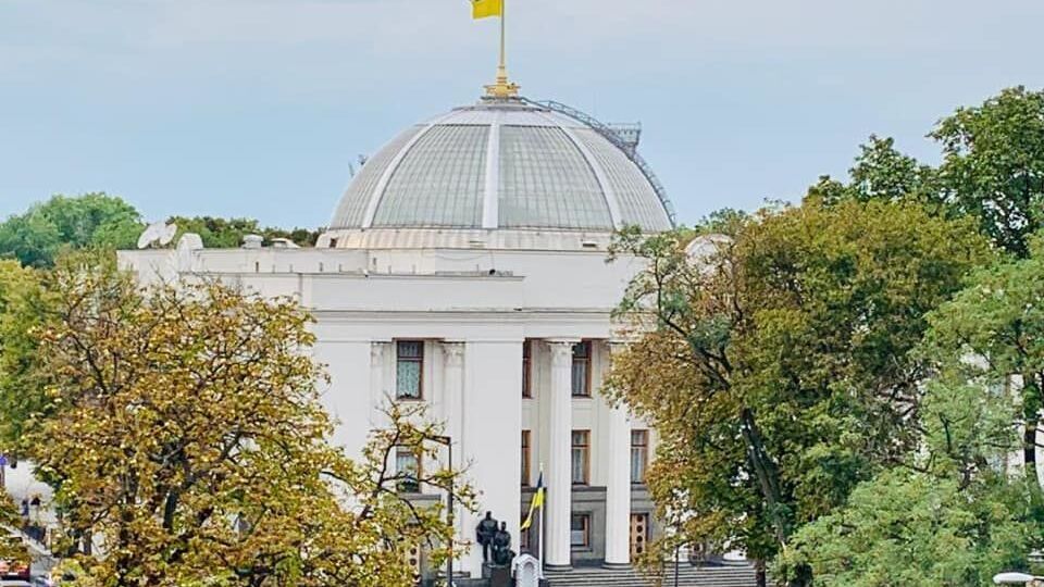 На COVID-19 хворіють або вже перехворіли приблизно 90 народних депутатів і орієнтовно 20–30 співробітників апарату Ради