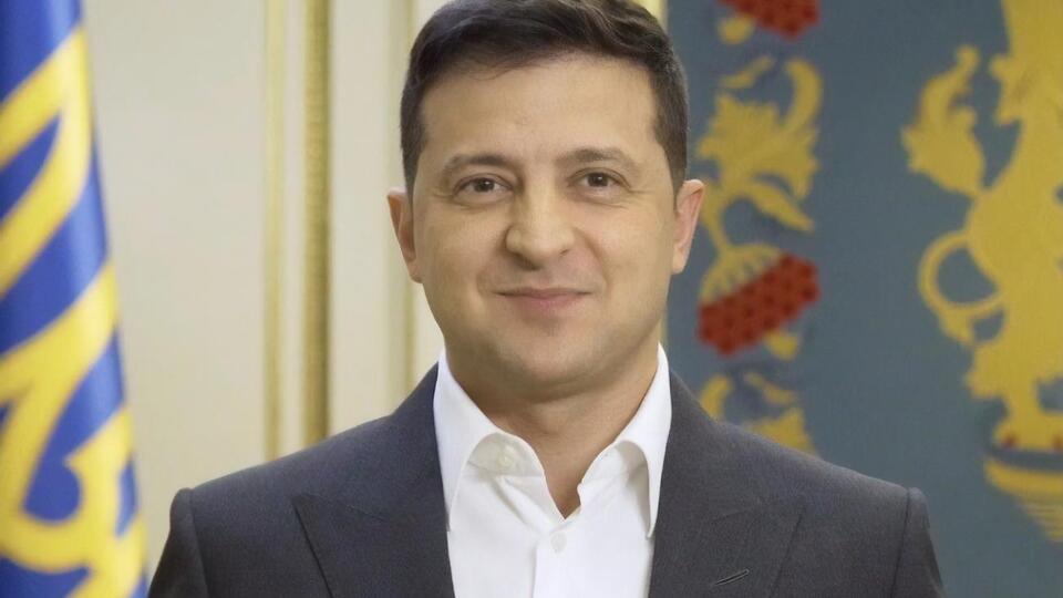 Зеленский озвучил две из пяти тем опроса