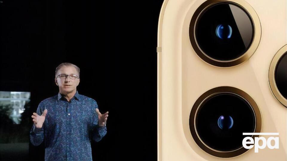 Фото с изображением платья от украинского бренда было использовано во время сравнения возможностей камер iPhone 12 и iPhone 12 Pro