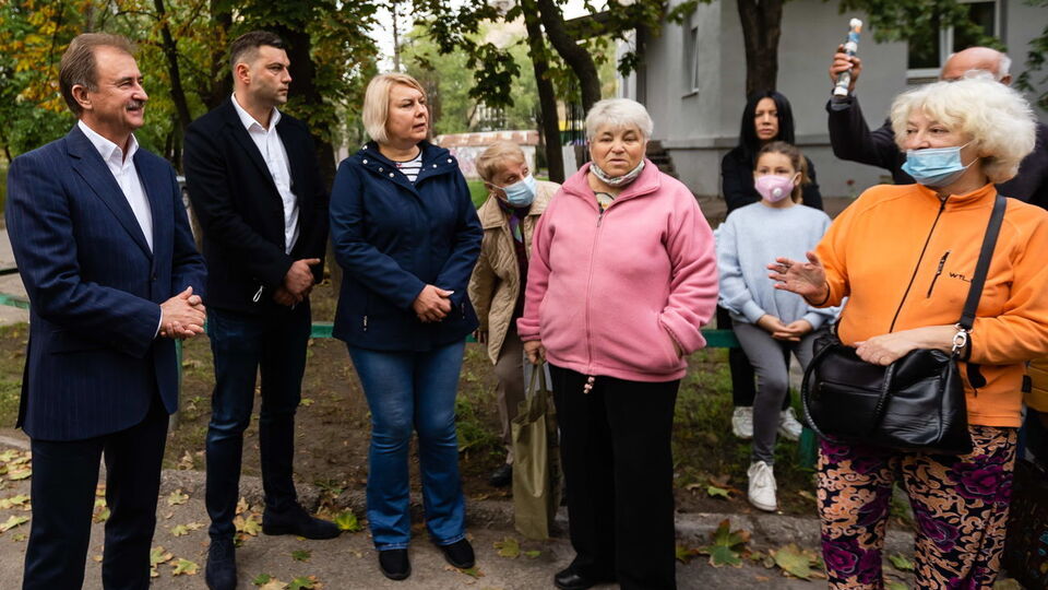Попов (слева): Сегодня детсады Киева переполнены, и все равно мест в них не хватает