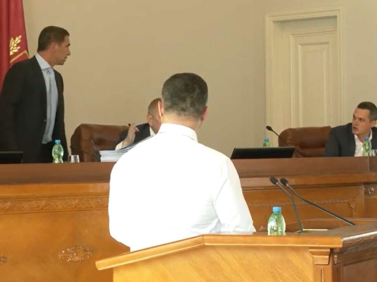 Скоробагач (слева) пожаловался, что врачи предлагают лечить больных по телефону