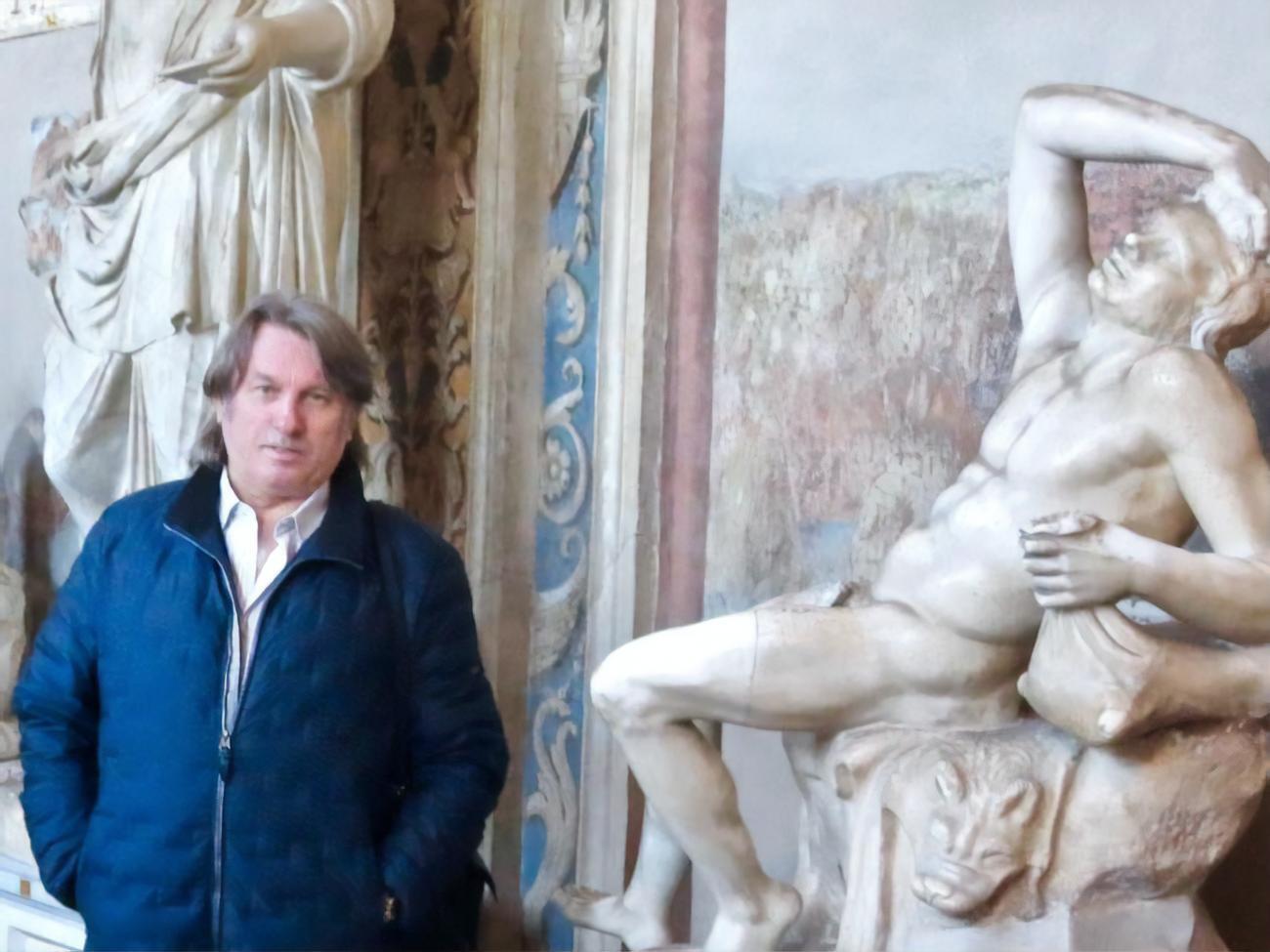 Лоза выступает сольно с 1987 года