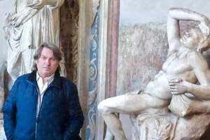 Лоза выступает сольно с 1987 года