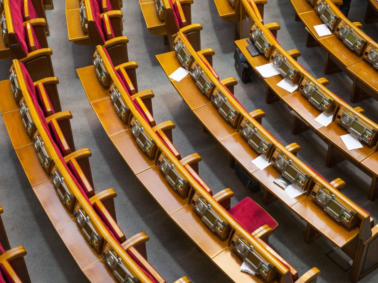 В Офисе президента заявили, что "300 народных избранников &ndash; абсолютно оправданное количество депутатов"