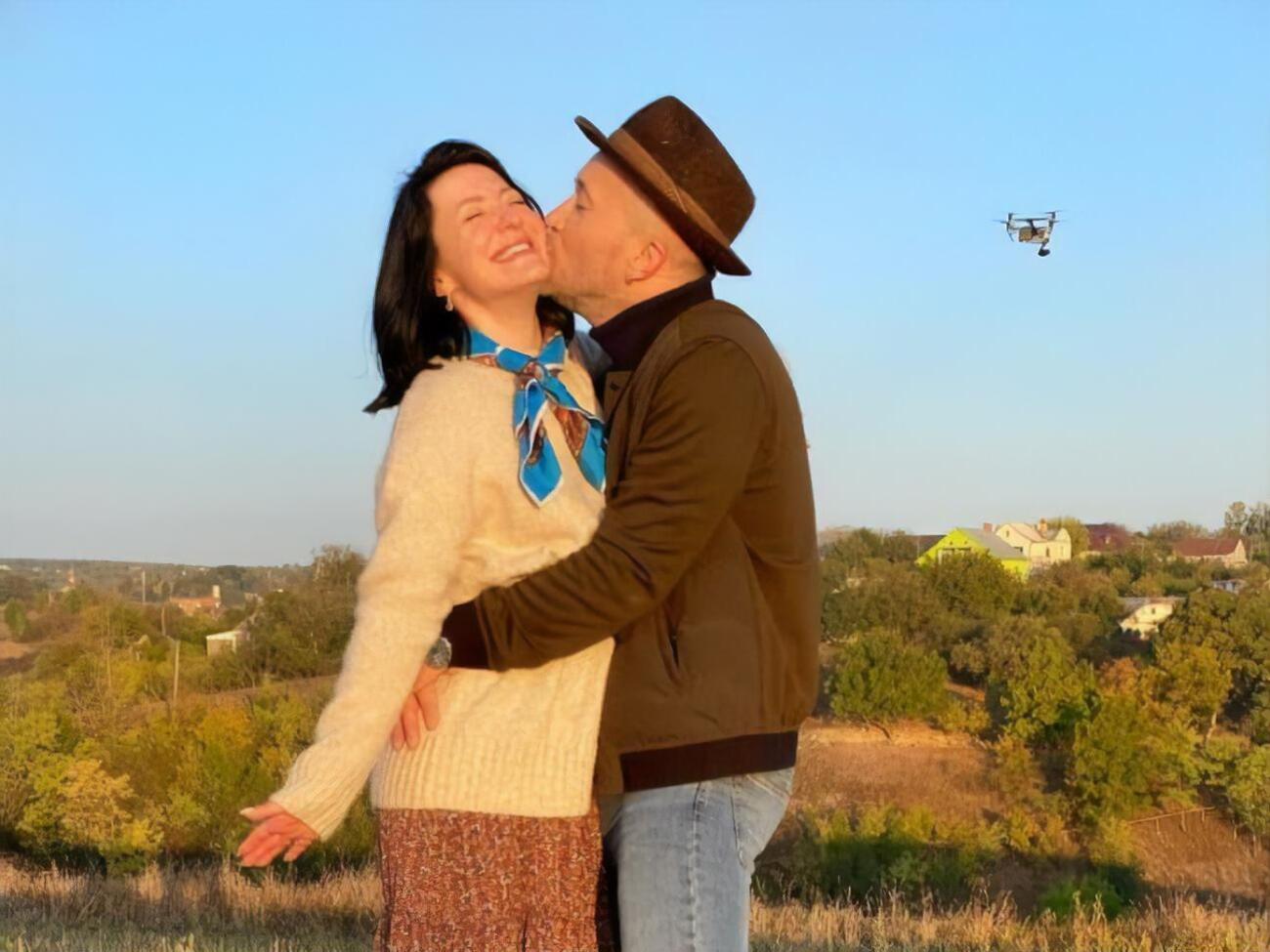 В клипе на песню "Де би я" Бабкин снимался вместе со своей женой Снежаной