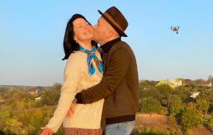 В клипе на песню "Де би я" Бабкин снимался вместе со своей женой Снежаной