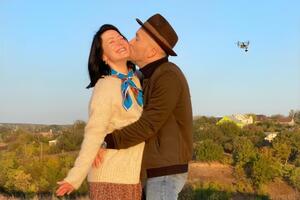 У кліпі на пісню "Де би я" Бабкін знімався разом зі своєю дружиною Сніжаною