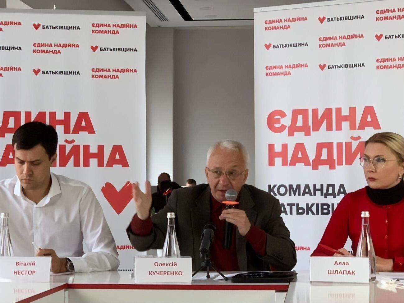 Кучеренко (в центре): В&nbsp;результате вся эта работа пошла в никуда. Квартиры жителей последних этажей заливает