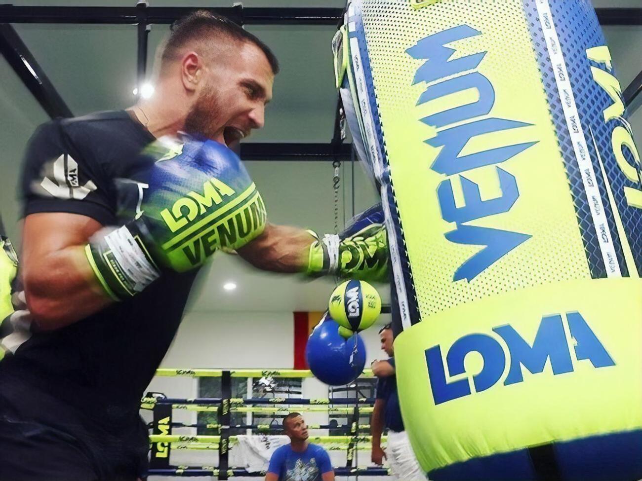 Ломаченко є володарем трьох чемпіонських поясів
