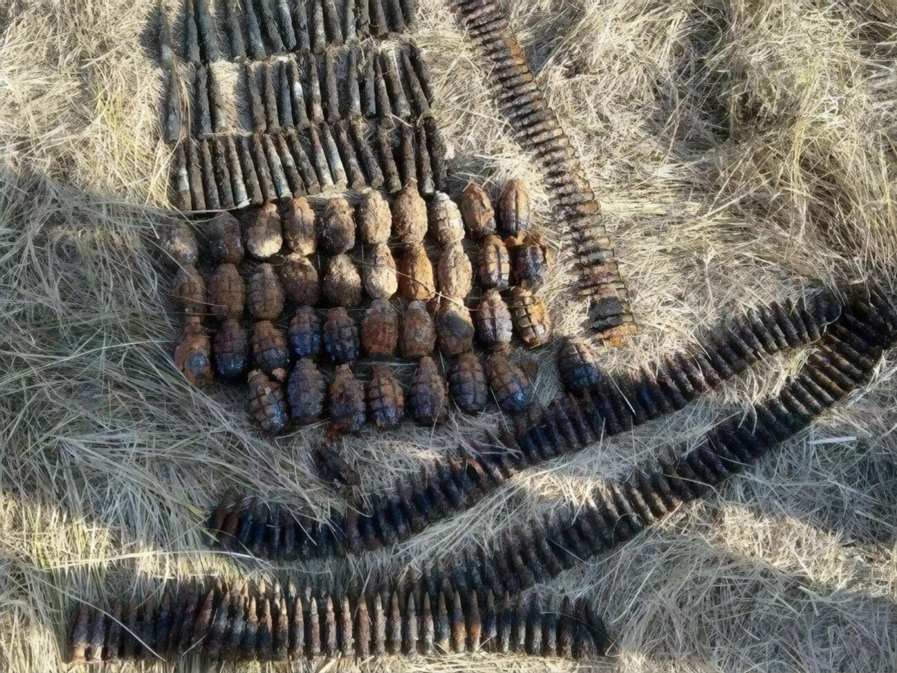 Вилучені зі схованок боєприпаси знищили