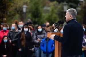 Порошенко: Пришло время, когда власть не вопросы должна задавать, а нести ответственность