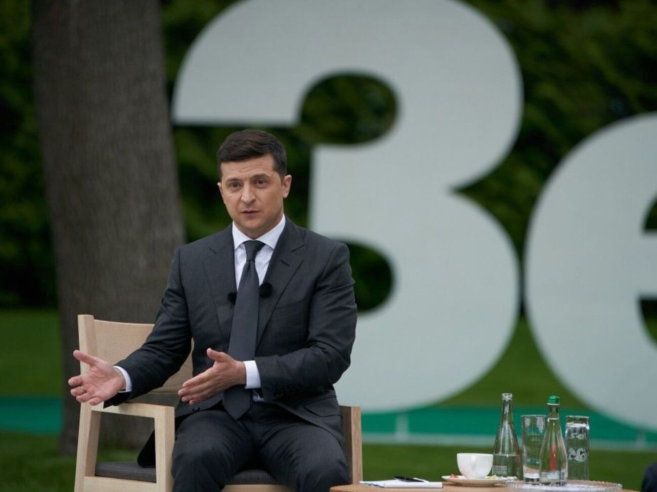 13 жовтня Зеленський заявив, що 25 жовтня українцям запропонують відповісти на "п'ять важливих питань"