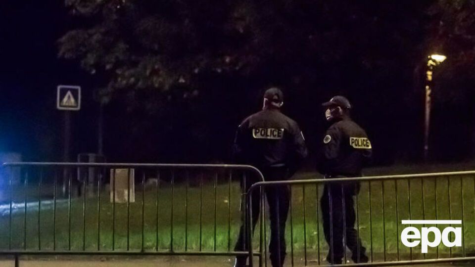 Полиция задержала девять человек в связи с убийством в пригороде Парижа