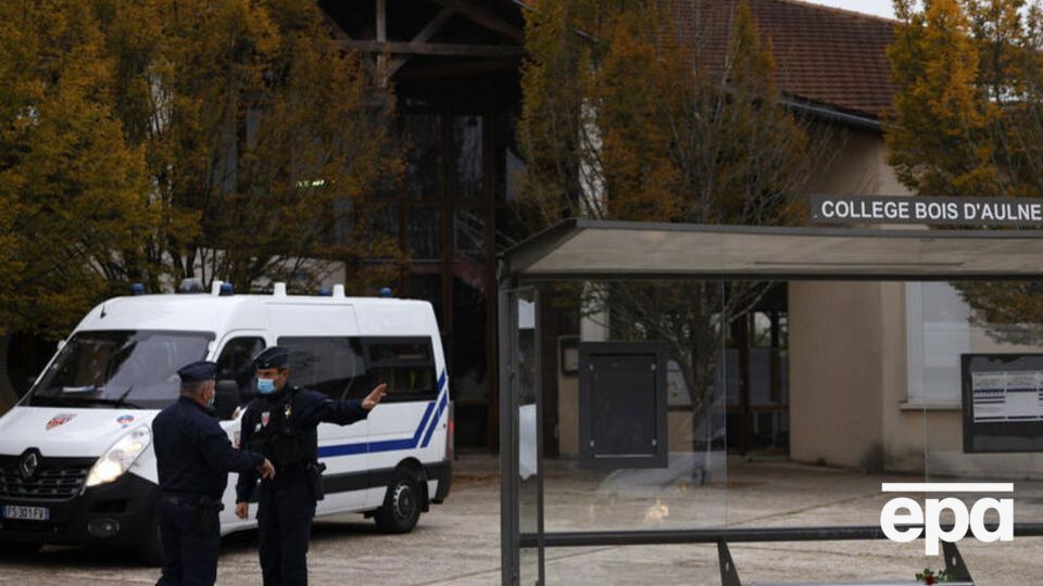 Професора історії коледжу Конфлан-Сент-Онорін обезголовили 16 жовтня