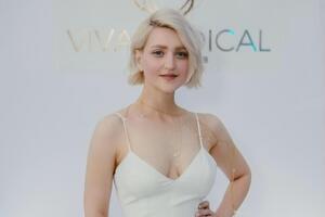 Кекелия является ведущей передачи о звездах на "1+1"