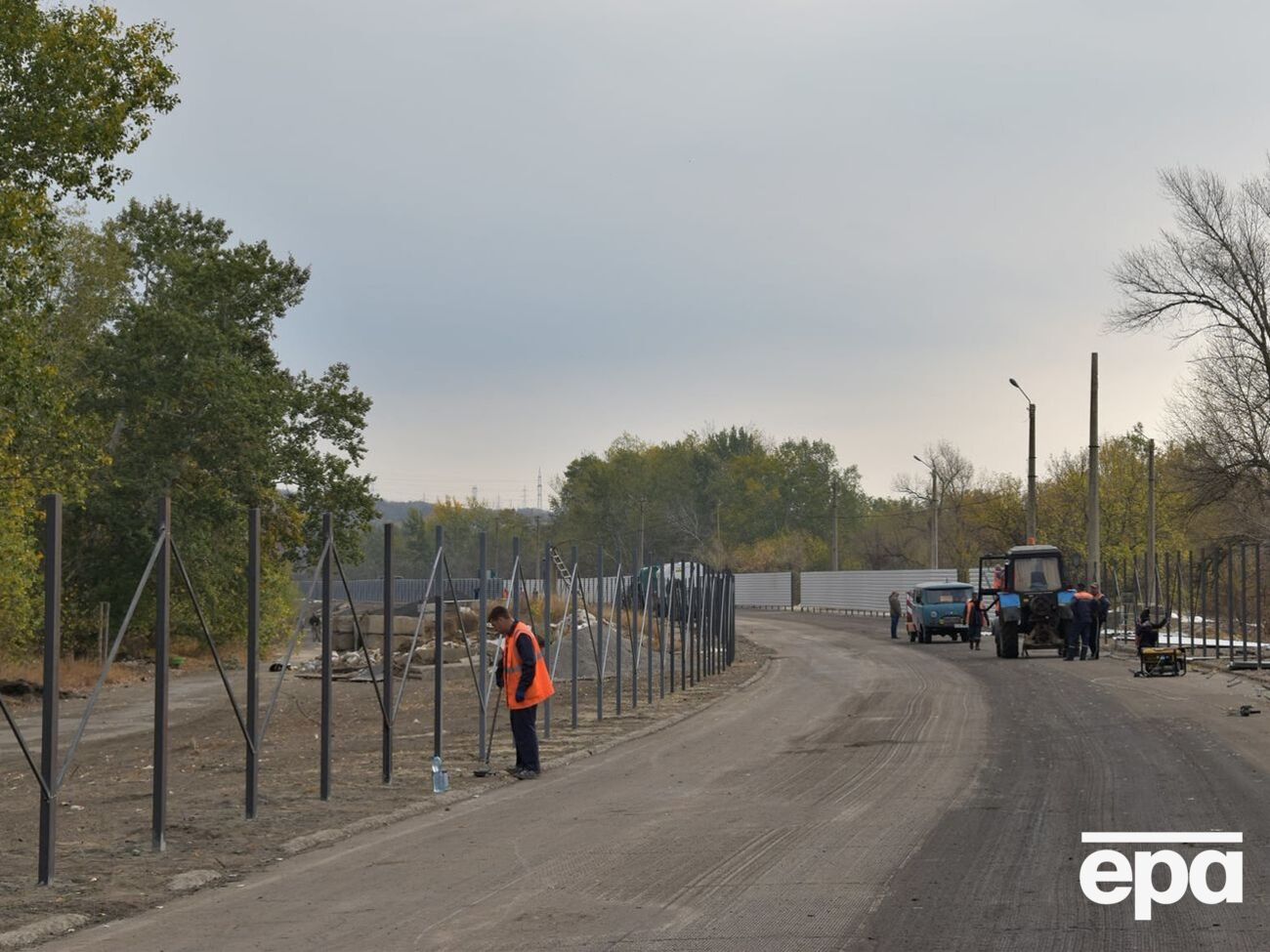Очікувана пропускна здатність пункту в'їзду-виїзду, який будують, становить 10–15 тис. осіб на добу