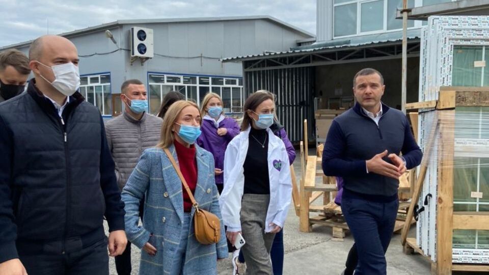 Суслова (вторая справа): Сегодня в Черновцах мы увидели, как бизнес развивается вопреки государственной политике