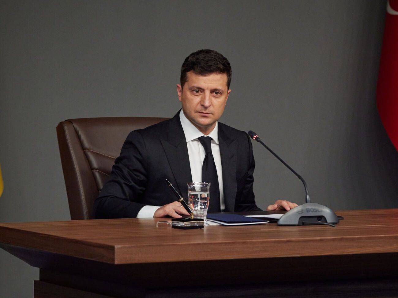 Зеленский: Если мы перейдем на жесткий карантин,&nbsp;остановится экономика нашей страны и будет очень сложно всем