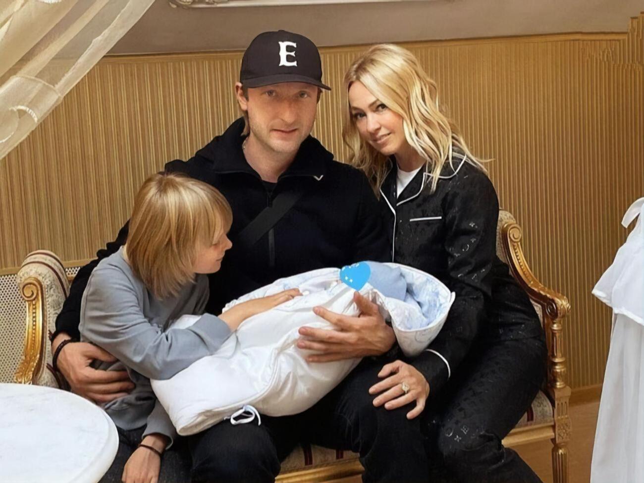 Рудковская и Плющенко во второй раз стали родителями