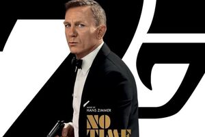 В клипе на саундтрек использованы фрагменты нового фильма с участием Крейга