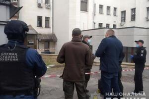 Полиция открыла производство по двум статьям – хулиганство и незаконное обращение с оружием