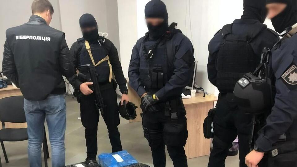 В помещении call-центра правоохранители провели обыск