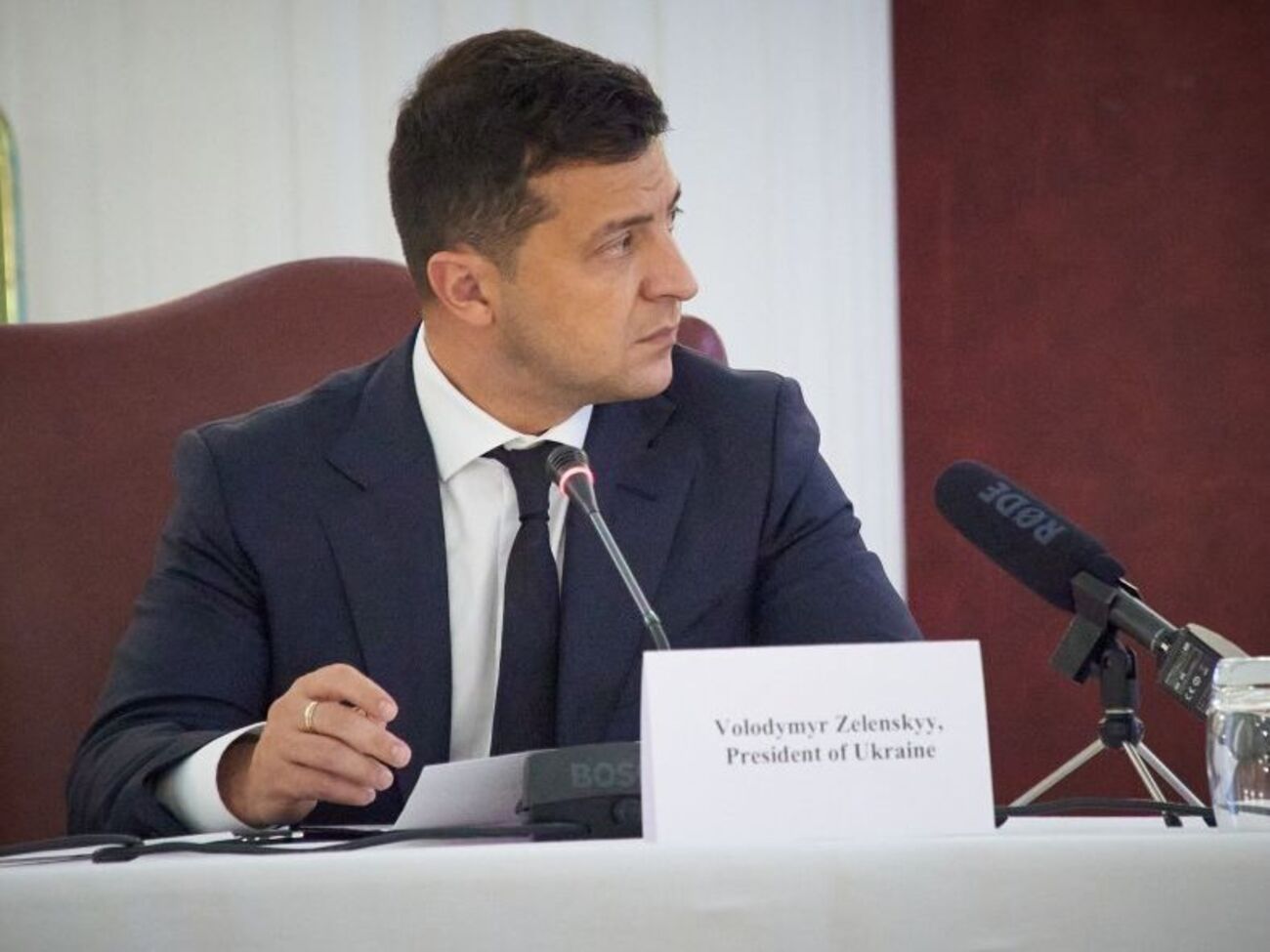 Зеленський: Усі кризи минають, мине і ця. Ми вийдемо з неї сильнішими