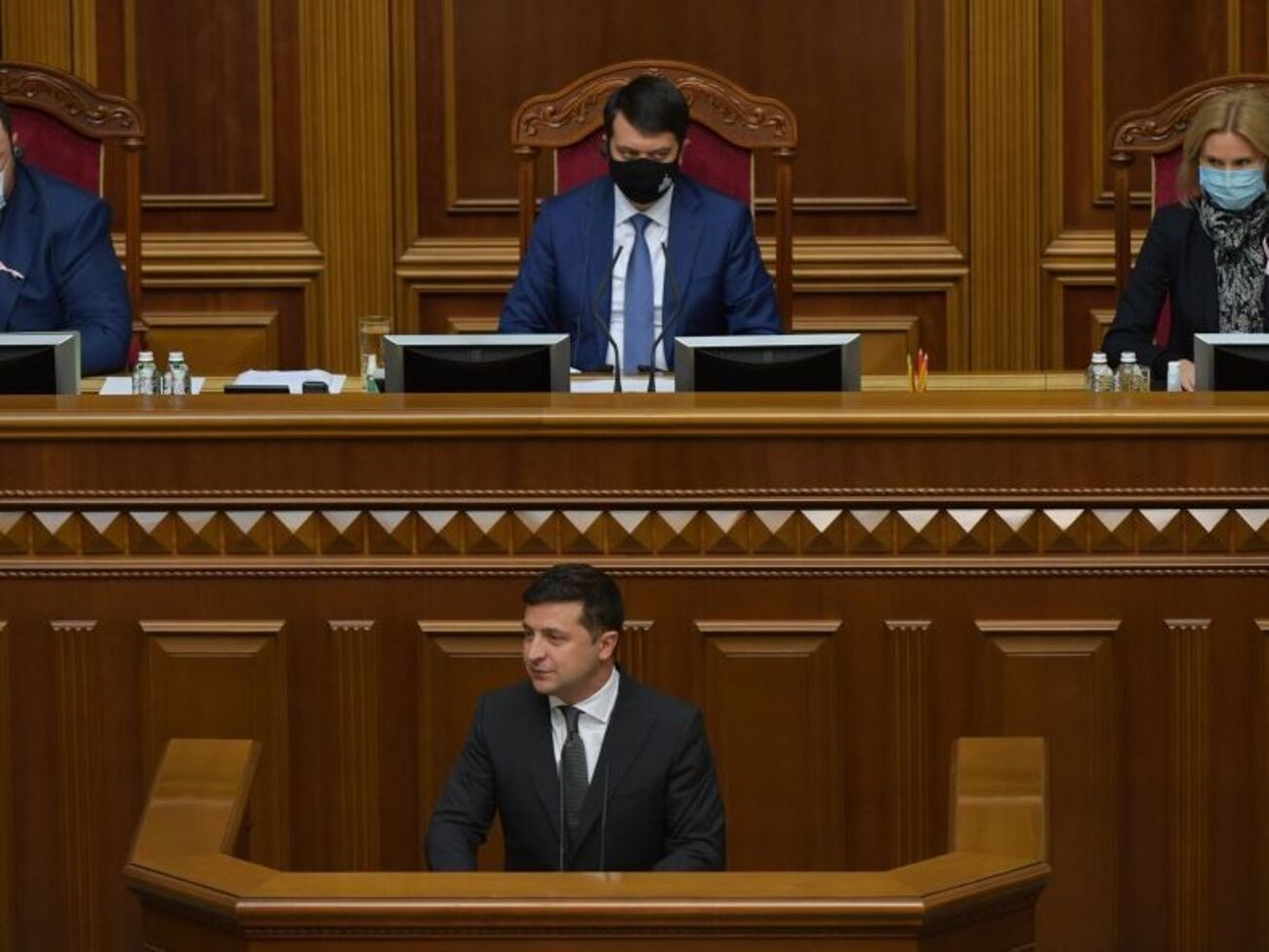 Зеленський: Жодна державна установа не зможе вимагати від українців жодних довідок