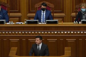 Зеленский: Ни одно государственное учреждение не сможет требовать от украинцев никаких справок