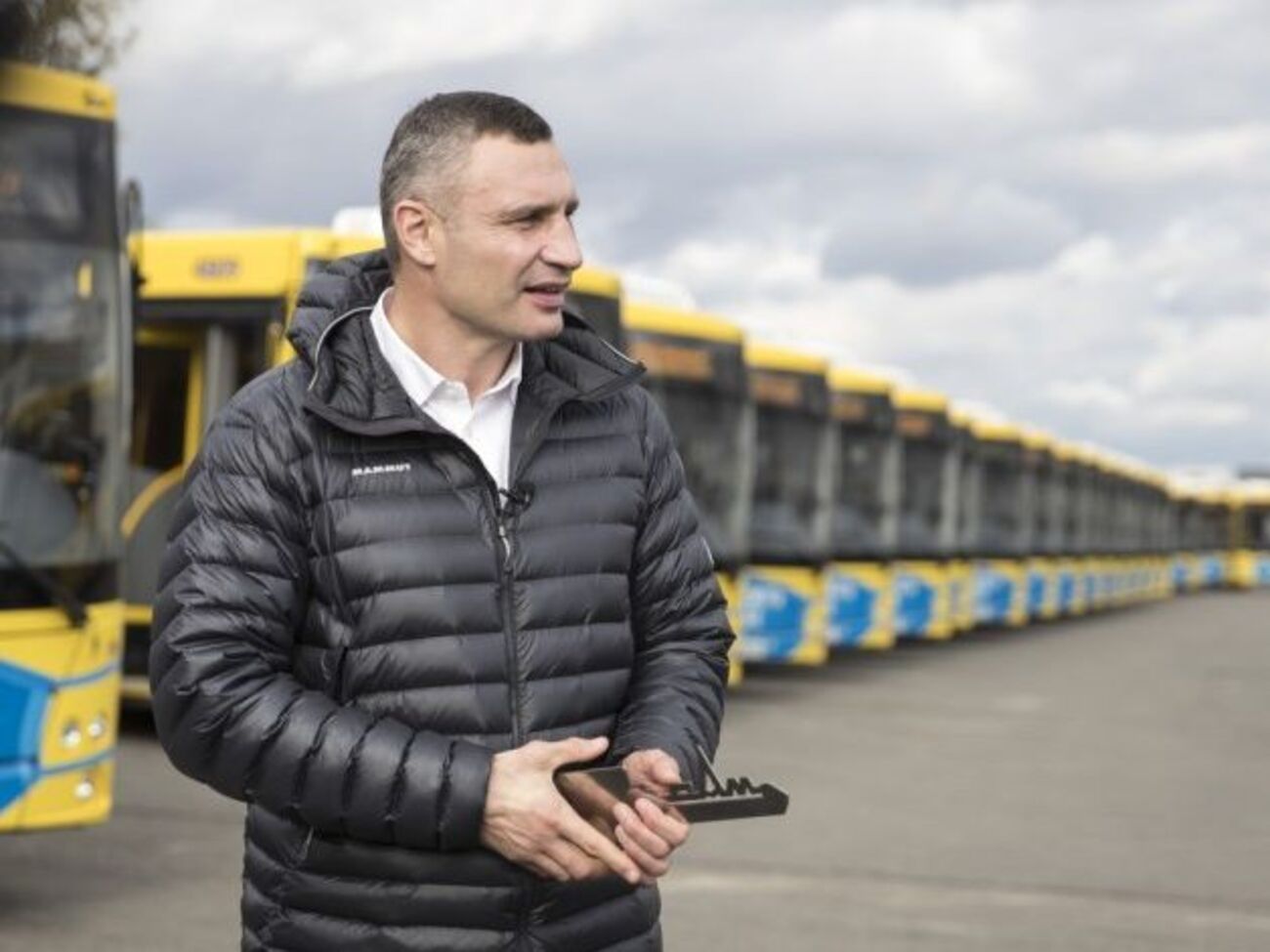 Виталий Кличко:&nbsp;Получение нового транспорта большой вместимости важно и в ситуации пандемии &ndash; когда общественный транспорт должен перевозить пассажиров только по количеству мест для сидения