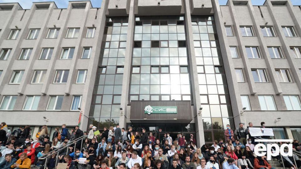 Белорусские студенты устраивали сидячие акции в поддержку задержанных