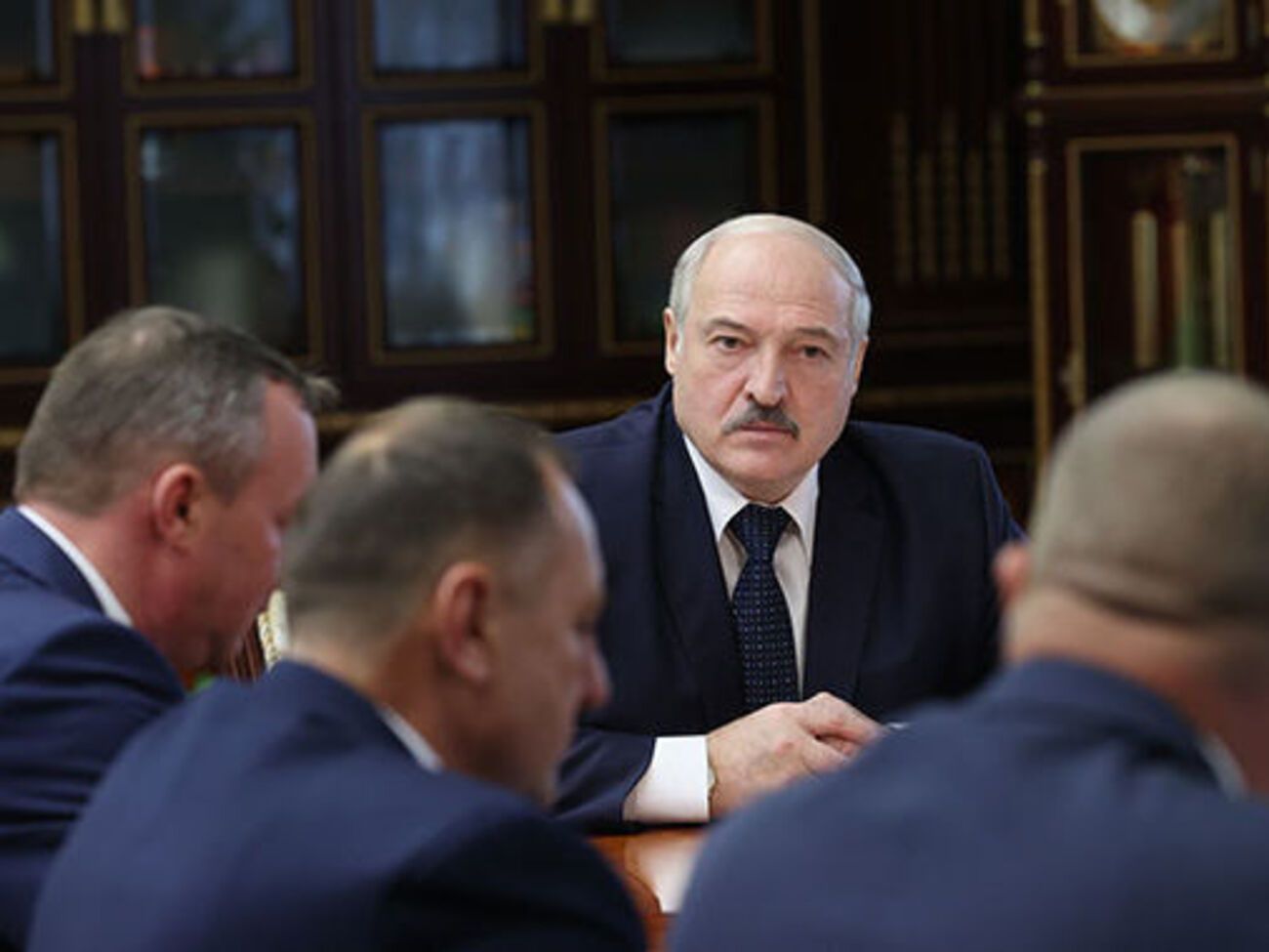 Лукашенко: Погано, що вештаються по Мінську, погано, що ведуть себе нахабно