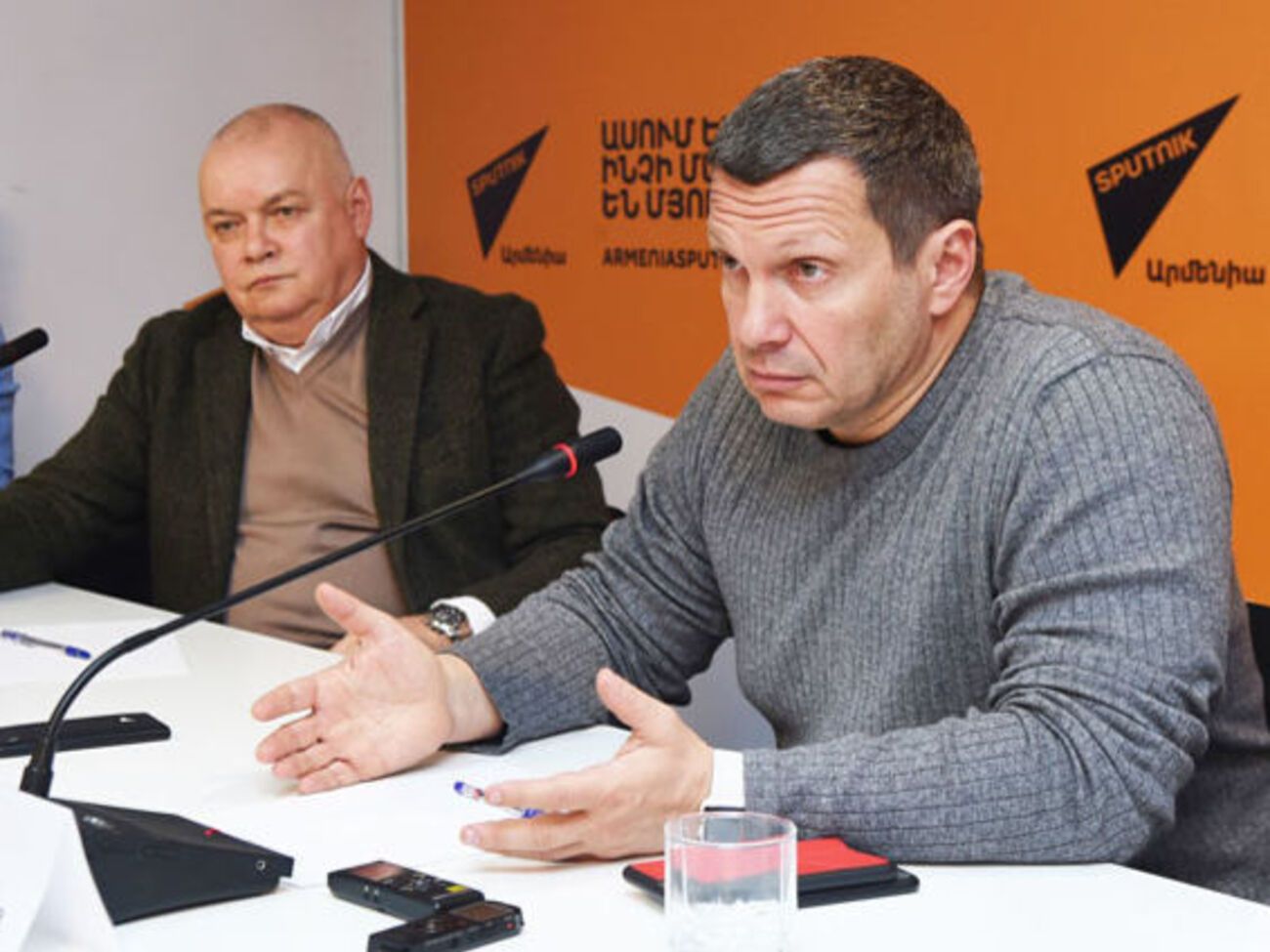 Російські пропагандисти Дмитро Кисельов і Володимир Соловйов