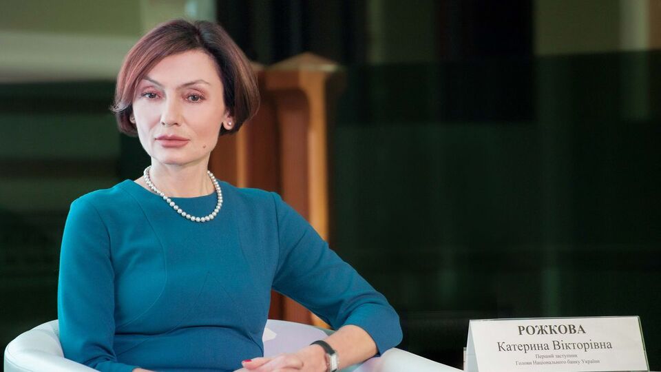 Із підпорядкування Рожкової вивели, за даними ЕП, шість департаментів НБУ із семи