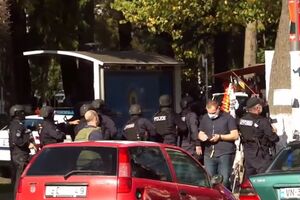 Людей, которые находились рядом с банком, эвакуировали