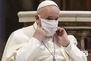 Папа римський зняв маску, коли читав звернення