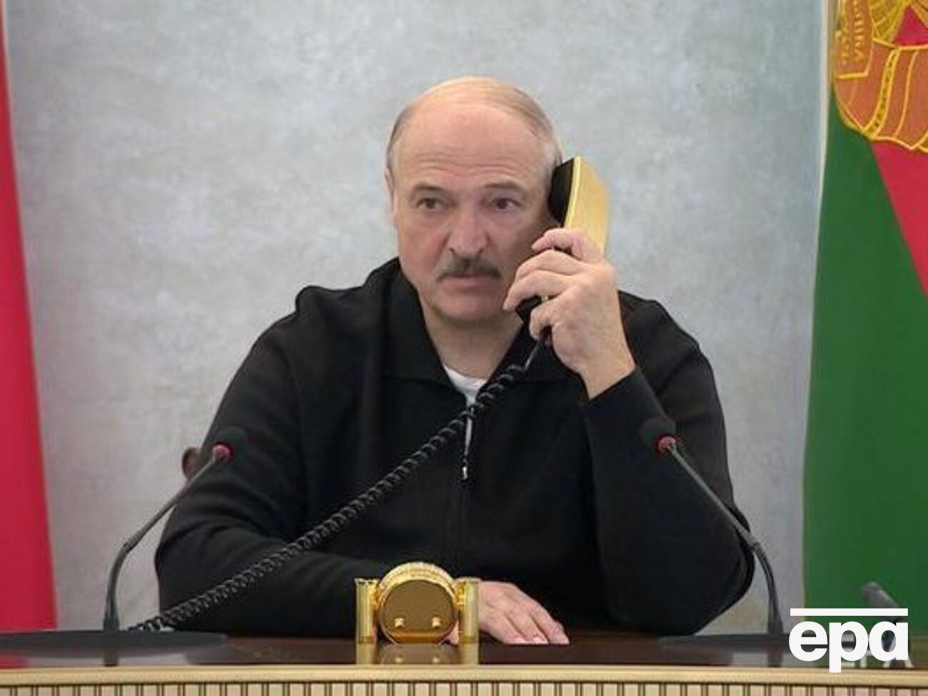 Лукашенко: Що стосується президента Білорусі, він за владу посинілими руками не тримається