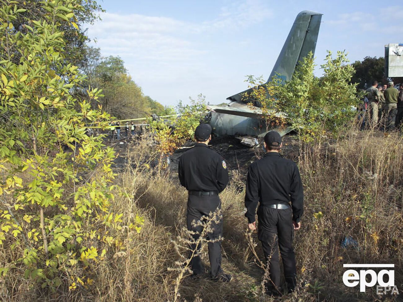 Навчальний літак Ан-26Ш упав і загорівся за два кілометри від військового аеродрому Чугуєва