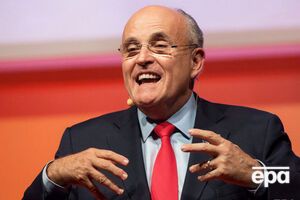 Джулиани: Я заправлял рубашку после снятия записывающего оборудования. Ни разу ни до, ни после интервью я не вел себя неуместно