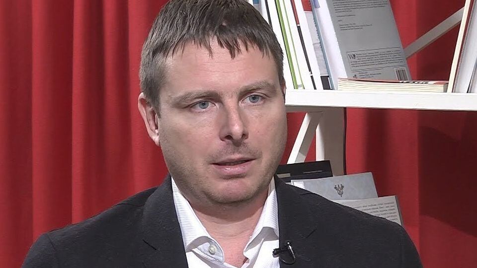 Марунич: Загалом, шахраї проти шахраїв воюють за вплив на будівельному ринку