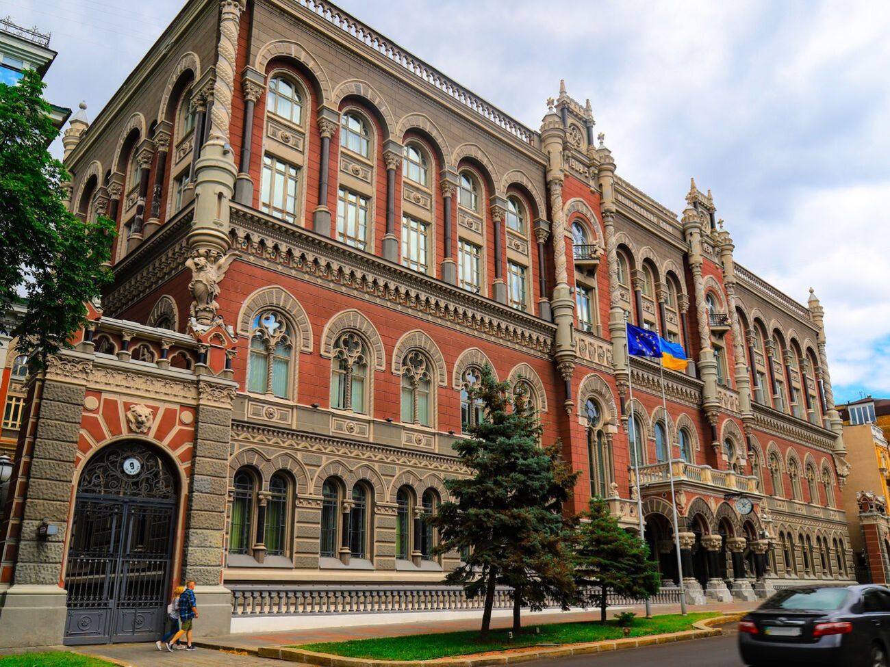 11 червня Нацбанк України знизив облікову ставку до історичного мінімуму